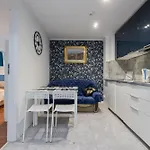 Unitapartament Short Rent In By Metro Station Rondo Onz With 3bedrooms 22 Warszawa