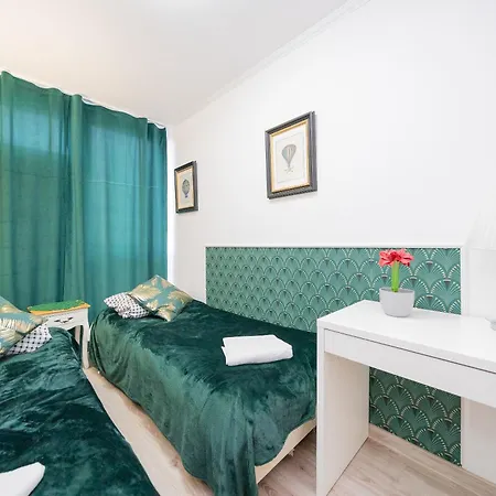 Apartment Unitapartament Short Rent In By Metro Station Rondo Onz With 3bedrooms 22 Warsaw