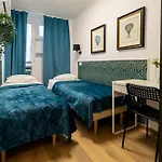 Unitapartament Short Rent In By Metro Station Rondo Onz With 3bedrooms 22 דירה *