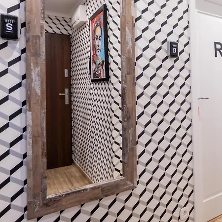 Apartment Unitapartament Short Rent In By Metro Station Rondo Onz With 3bedrooms 22 Warsaw