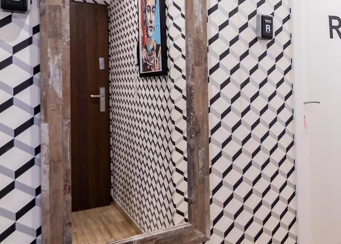 Apartment Unitapartament Short Rent In By Metro Station Rondo Onz With 3bedrooms 22 Warsaw