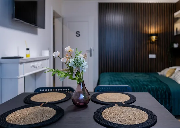 Apartment Unitapartament Short Rent In By Metro Station Rondo Onz With 3bedrooms 22 Warsaw