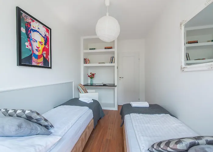 Apartment Unitapartament Short Rent In By Metro Station Rondo Onz With 3bedrooms 22 Warsaw