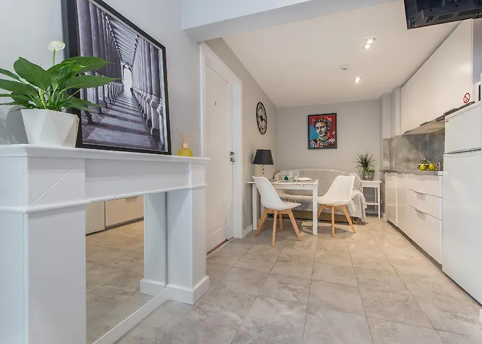 Unitapartament Short Rent In By Metro Station Rondo Onz With 3bedrooms 22 Apartment