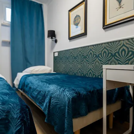 Lejlighed Unitapartament Short Rent In By Metro Station Rondo Onz With 3bedrooms 22 Warszawa