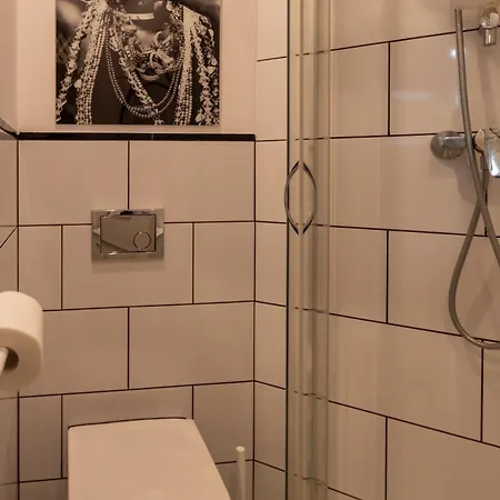 Lejlighed Unitapartament Short Rent In By Metro Station Rondo Onz With 3bedrooms 22 Warszawa